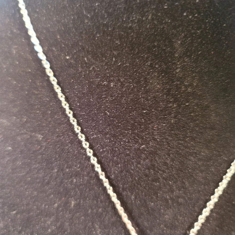 0510. Silver Interwoven ~Triquetra Pendant w/ Radiant Detailing and 18" Chain - Picture 5 of 7